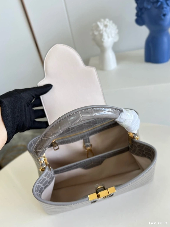 First bag ru BB LOUIS CAPUCINES VUITTON 0716